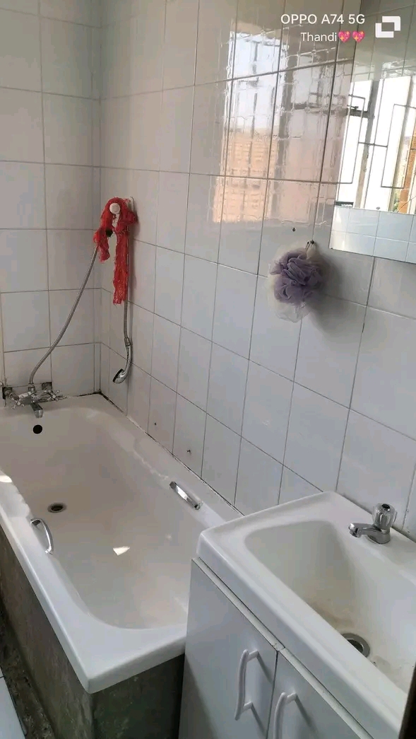 I have a bedroom in a flat..next to kfc main   in Rosettenville