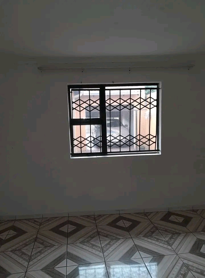 R1650 @ soweto
shared shower and toilet 
no  in Rockville