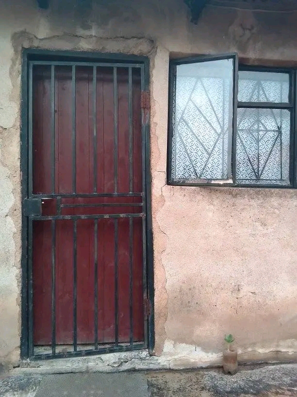 Looking for room in extension 7 call agent fe  in Ivory Park