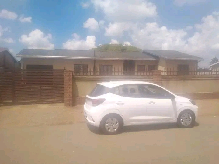 Bachelor room available for rental at maphang  in Katlehong