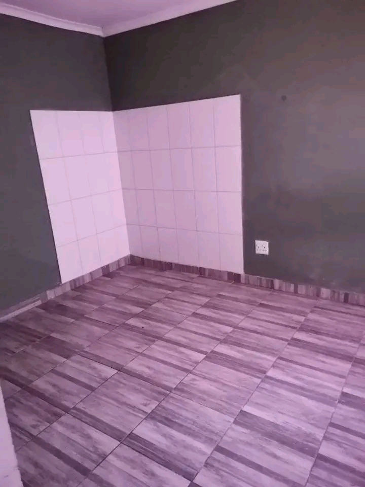 2 rooms with ensuites available immediately a  in Protea Glen