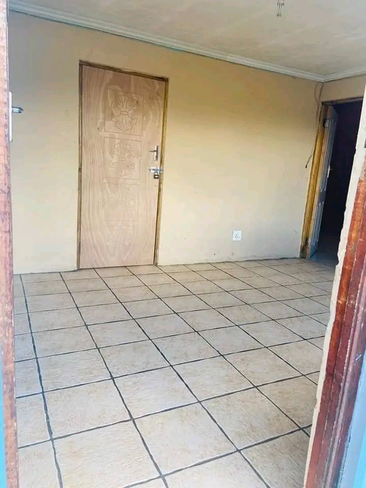 3room house plus bathroom available to rent
  in Tembisa