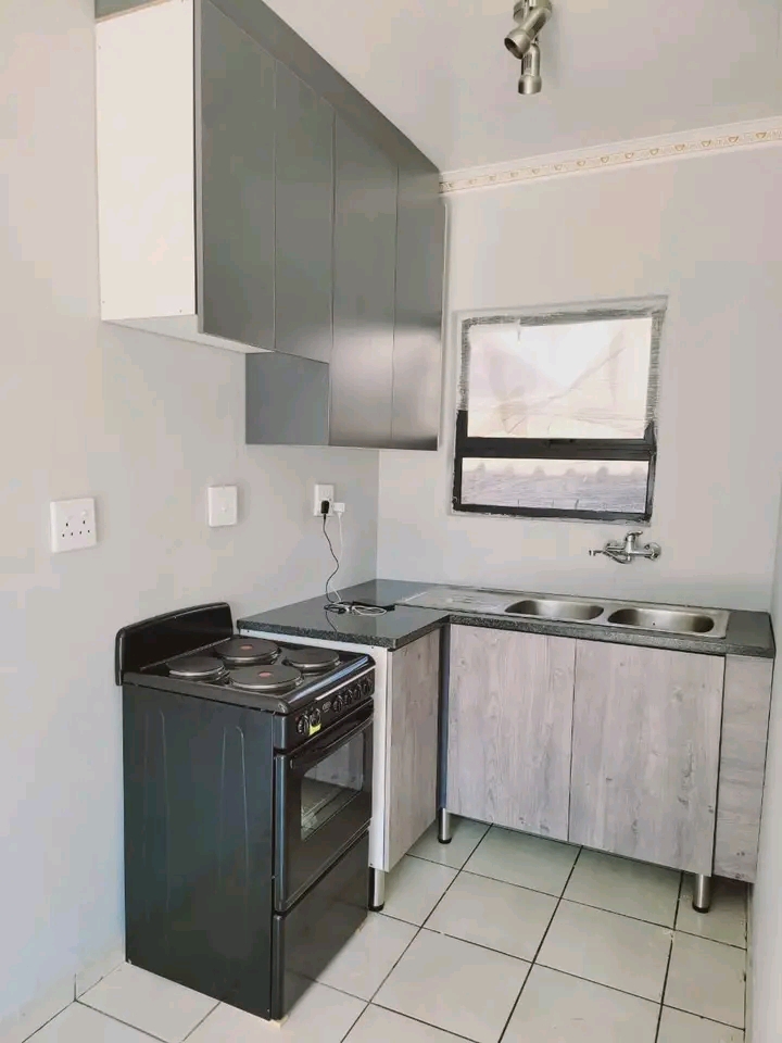 Bachelor room available for rental in ext 2
  in Vosloorus