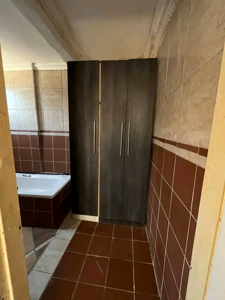 Bachelor available in ex1 
end of june 2024  in Rabie ridge