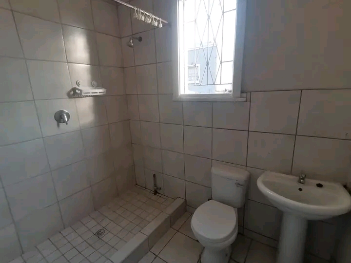 Neat and spacious 1 bedroom cottage available  in The Hill