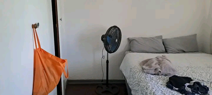 Room to rent in a flat parking available for   in Tedstoneville