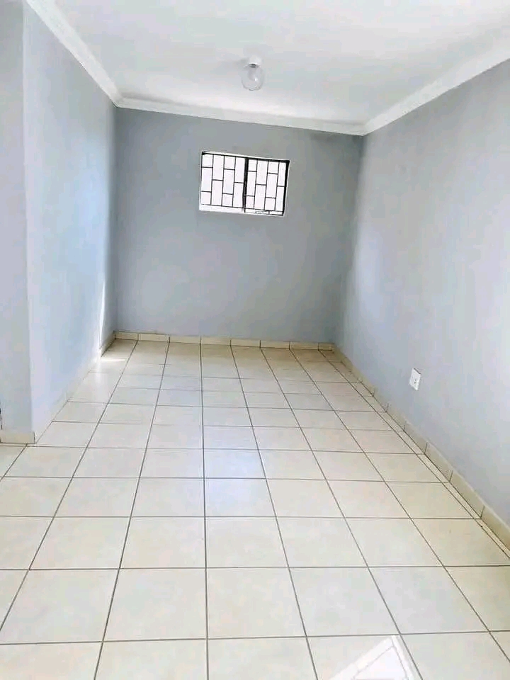 3 garage rooms available. close to esbedlele   in Katlehong