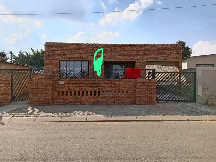 3500 2 bedroom house to rent immediately
300  in Snake Park