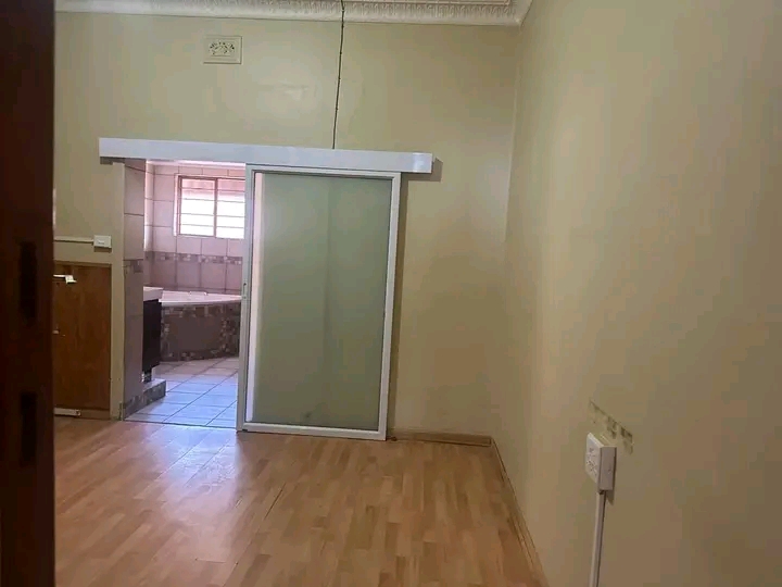 4 bedroom with 2 bathroom house to let in pro  in Kensington