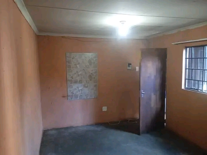 Room to rent available at ililiba.
-not tile  in Tembisa