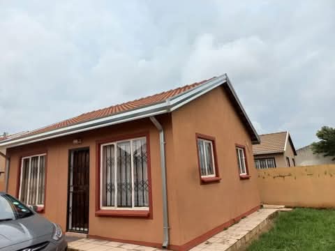 House to let available immediately
rent:r460  in Mapetla