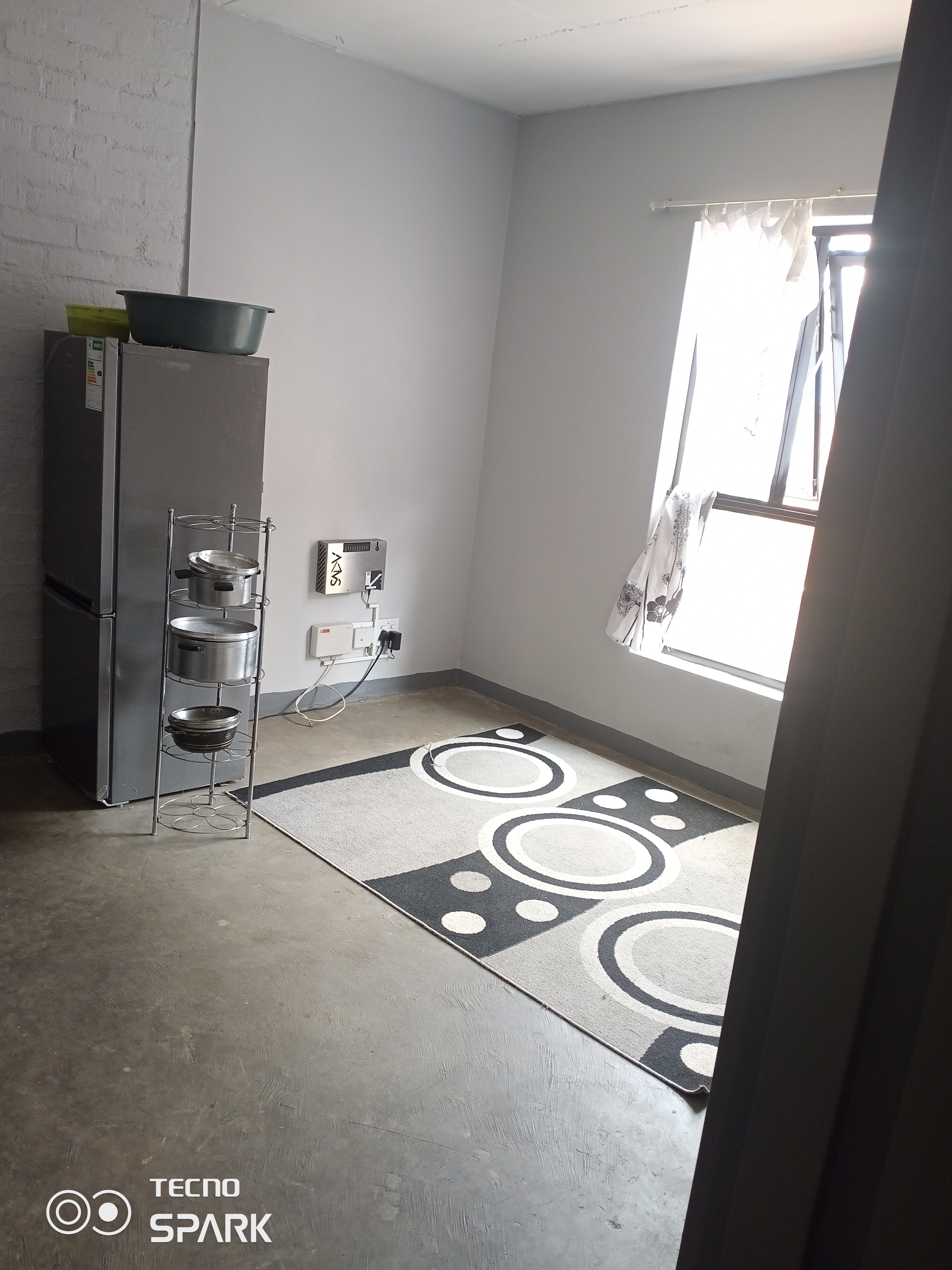 A bedroom in a 2 beds flat available i m jobu  in Johannesburg