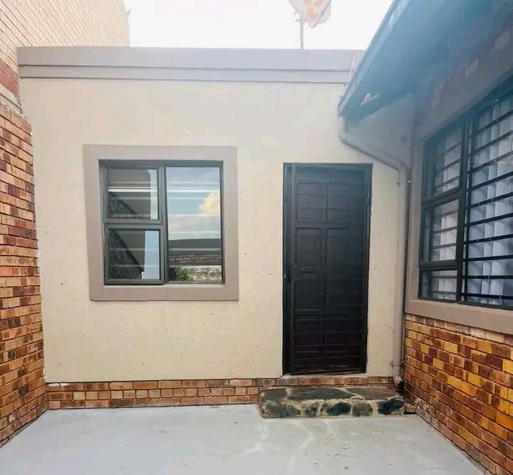 Bachelor of a garage size ready available to   in Naledi