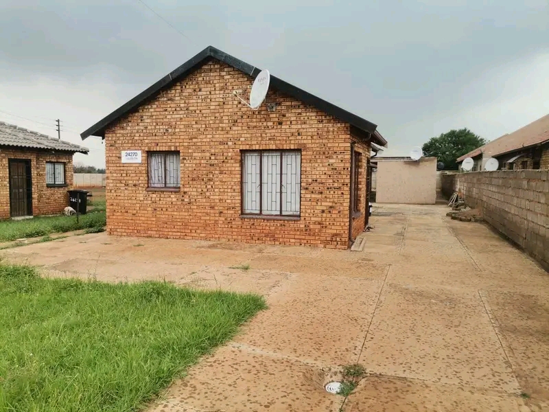 2 bedroom house for rental extension 28(faxeb  in Protea Glen