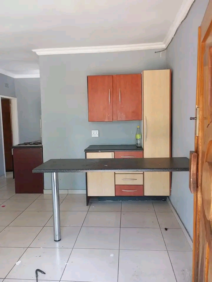 Spacious cottage available 1st of april 2024   in Alberton