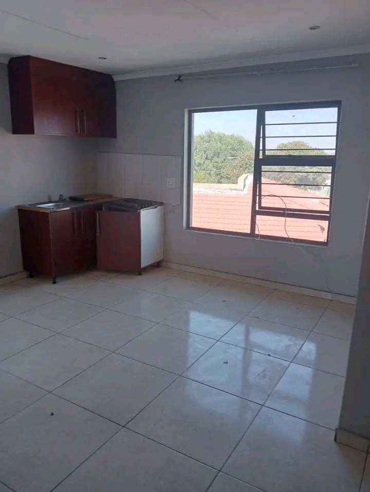 Available cottage in zone 9
r2500 per month+  in Meadowlands