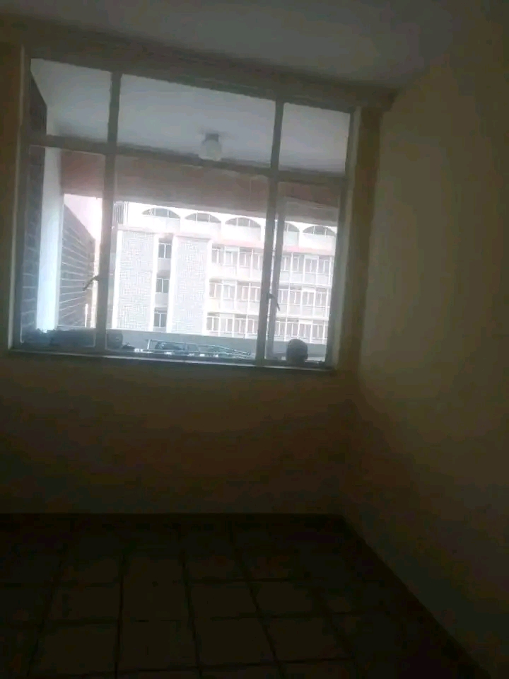 Room to rent at aintree building tudhope and   in Berea