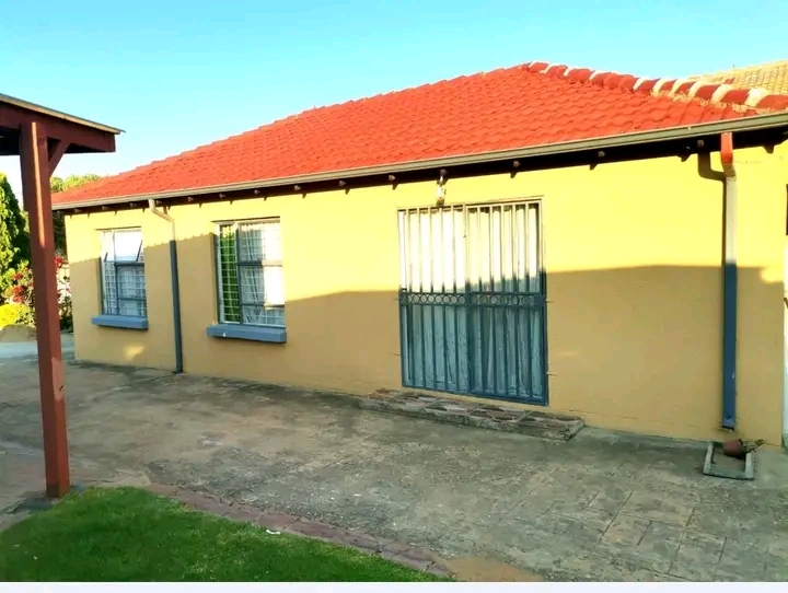 3 bedroom house available to rent at ext 5 be  in Cosmo City