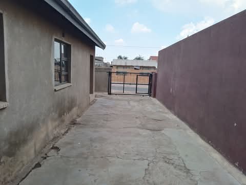 3 bedroom house available for immediate occup  in Pimville