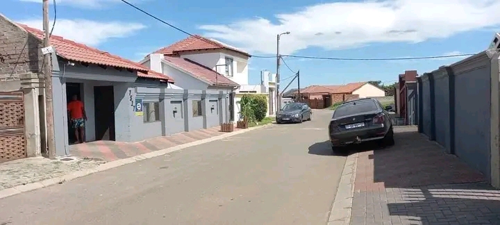 Available immediately 
rental price:r5000
p  in Roodekop