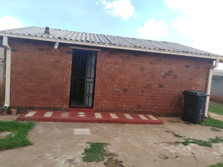4 room house available at soweto naledi ext n  in Naledi