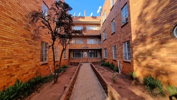 🏡 discover your ideal home at minata lodge  in Yeoville