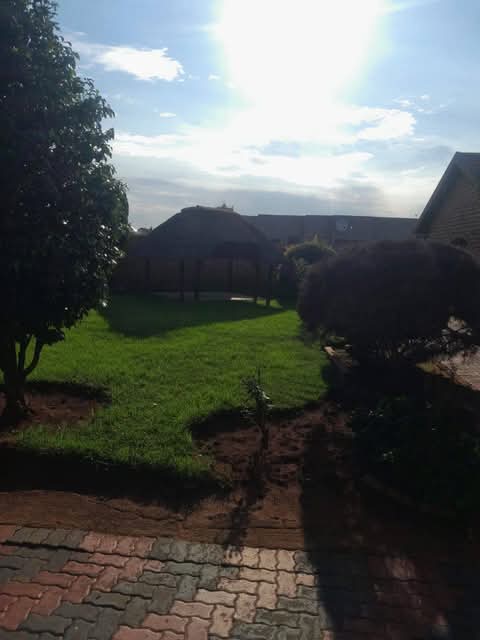 Spacious family home for rent
features:
- 3  in Vosloorus