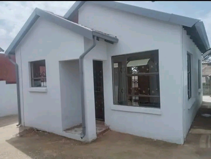 2 bedroom house coming with a  fitted kitchen  in Birch Acres
