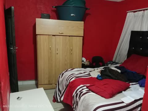 Room available
price:2200
place: hospital h  in Esselen Park