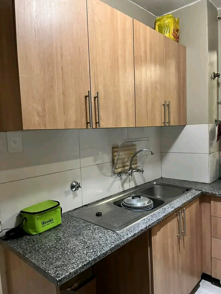 A very big room available immediately in a ne  in Sunnyside