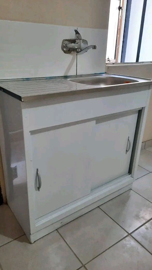 Ensuite available immediately for rental with  in Naturena
