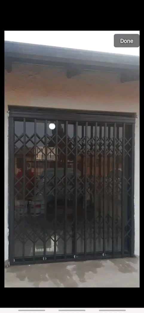 Big garage available at maokeng..parking avai  in Tembisa