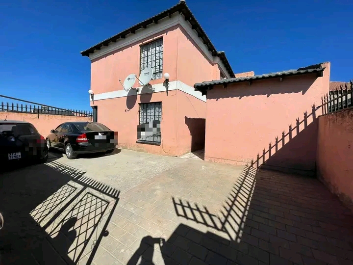 Separate bedroom cottage with ,bathroom with   in Rabie ridge