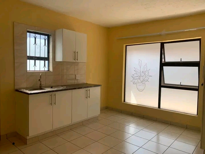 Ensuits  apartments available for rental 
de  in Naledi