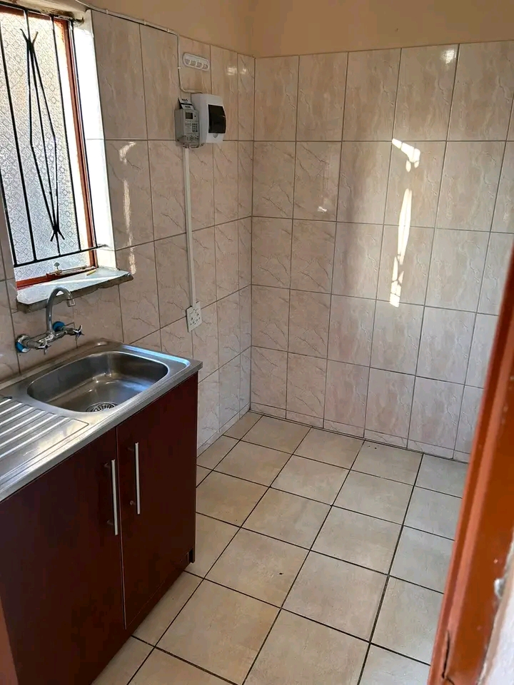 Room available
•walking distance to jabula  in Molestane