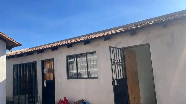 Newly renovated single room available to rent  in Vosloorus