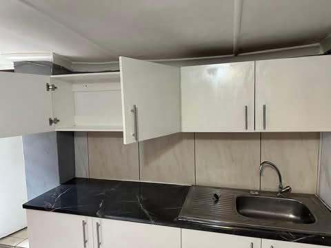 Newly renovated 1 bed cottage near jeppe boys  in Kensington