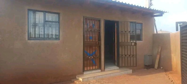 Rooms for rental at r1300 at lufhereng extens  in Lufhereng