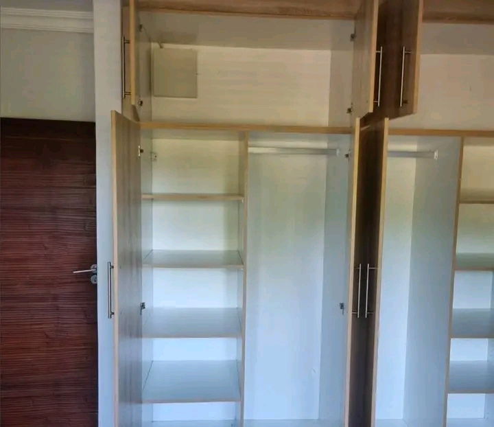 Modern neat clean 1 bedroom apartment on the   in Bezuidenhout Valley