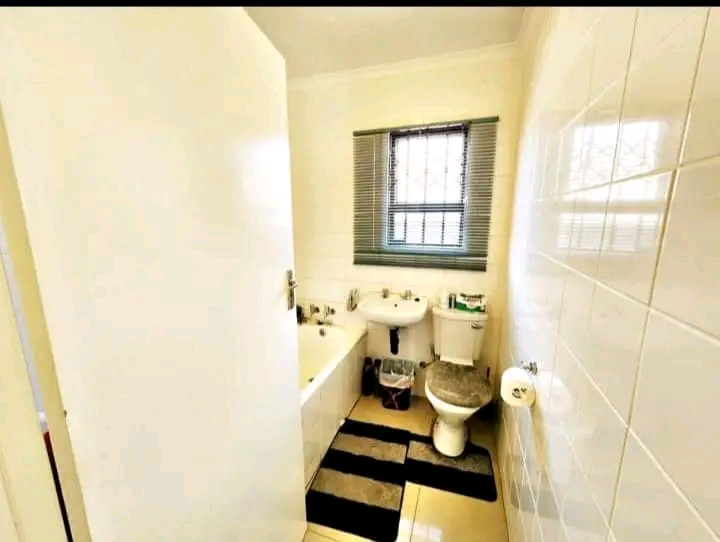 House is available to rent available immediat  in Windmill Park