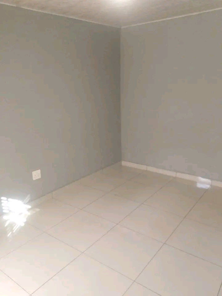 Room to rent at ext 8 soweto.rent r1300 conta  in Protea Glen