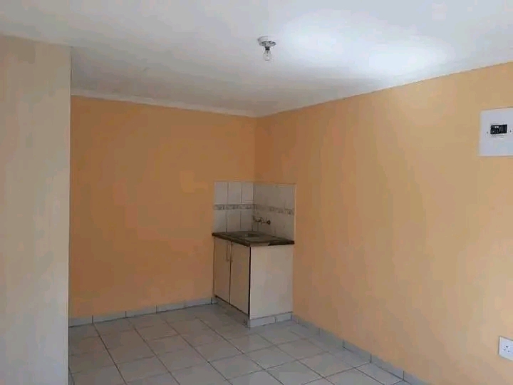 Area:ext 2
rental price:r1780 plus deposit
  in Vosloorus