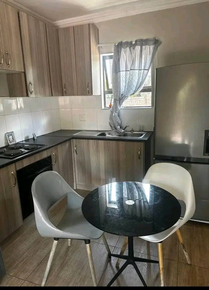 1 bedroom 1 bathroom lounge kitchen apartment  in Centurion