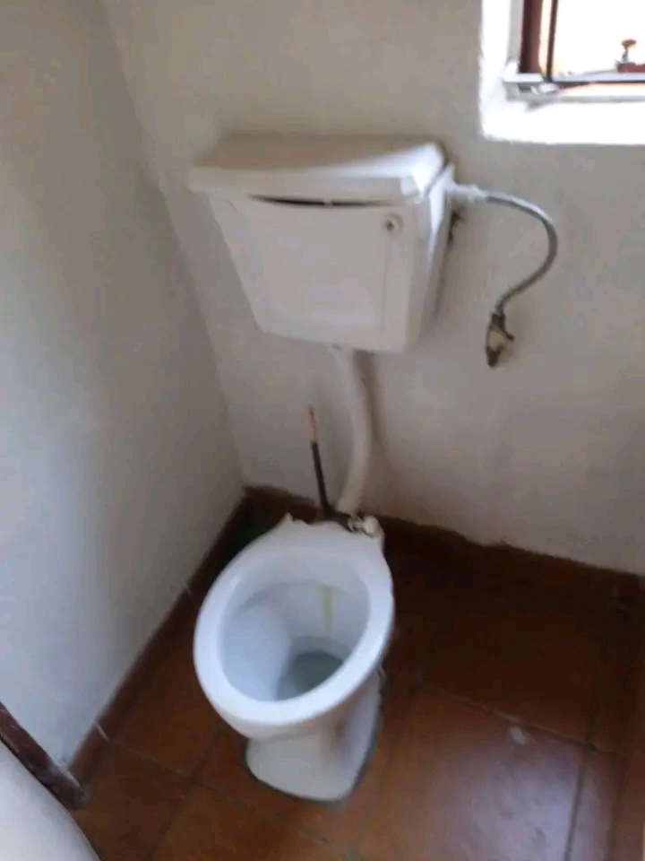 Big spacious room to rent with bath and toile  in Dobsonville