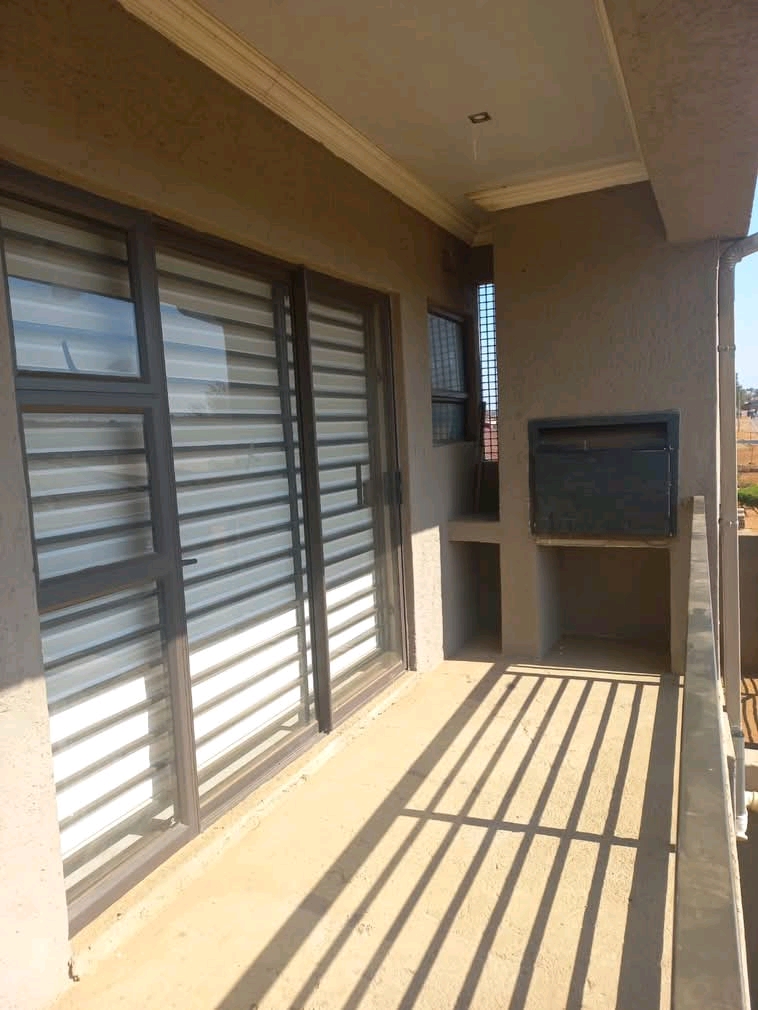 Ensuits available in phase 1 soweto immediate  in Braamfischer