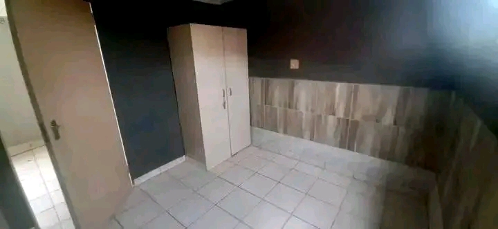 2 bedroom cottage available
parking availabl  in Ebony Park
