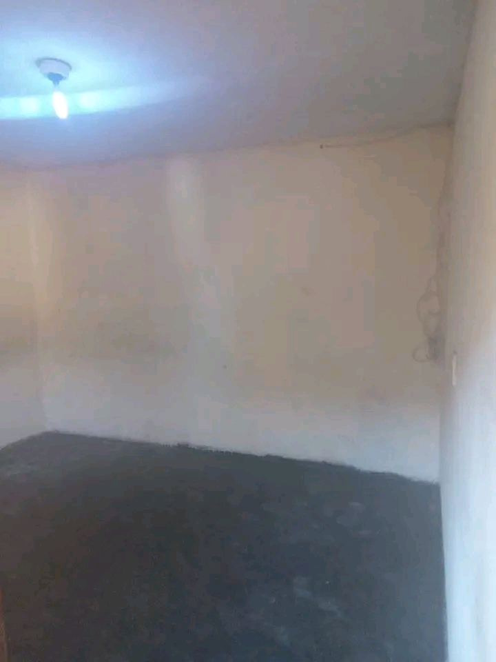 Spacious rooms available at ext 6. r1600
no   in Ebony Park