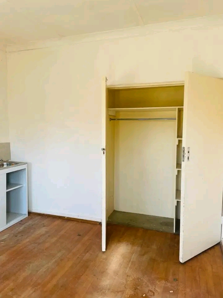 2 rooms available with wardrobes, kitchenlet,  in Kempton Park