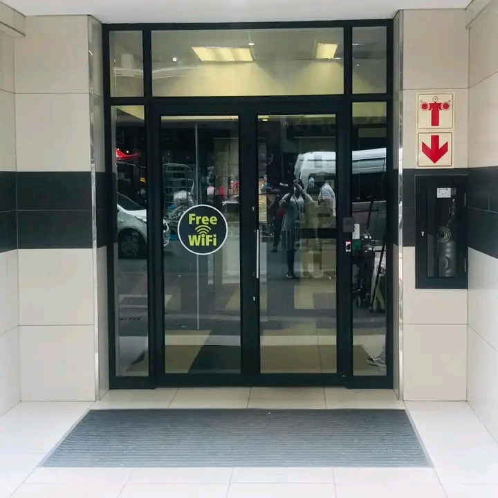 Room available in a city property building je  in Johannesburg