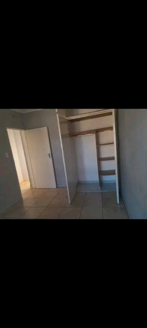 Room in a flat to let for r2500..with fitted   in Turffontein